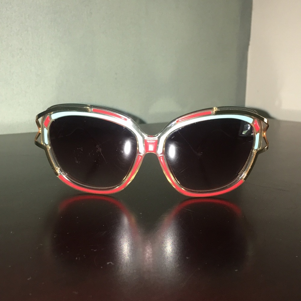 Linda Farrow/ Prabal Gurung sunglasses 🕶